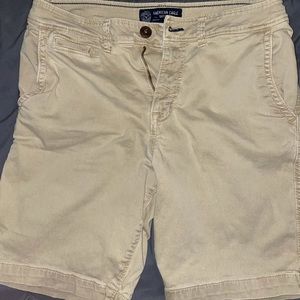 Men’s American Eagle khaki shorts